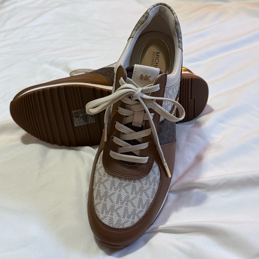 BNWT MICHAEL KORS Signature MK Logo Trainer Sneakers